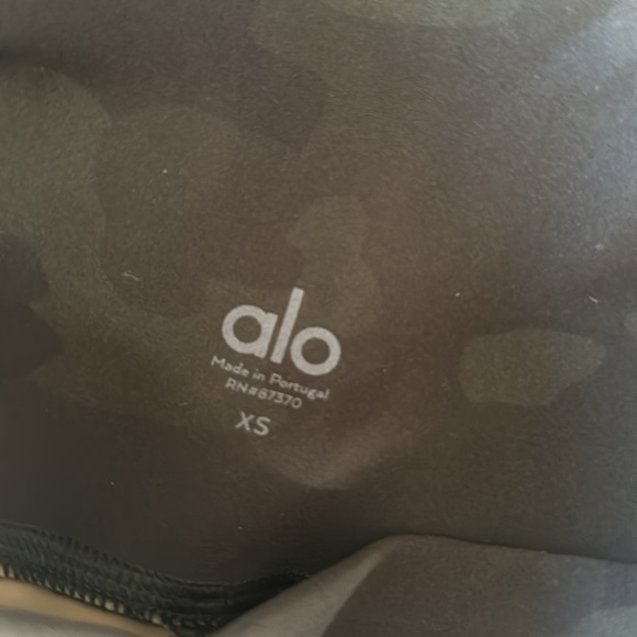 Alo “7 biker viper shorts camo - Picture 4 of 4